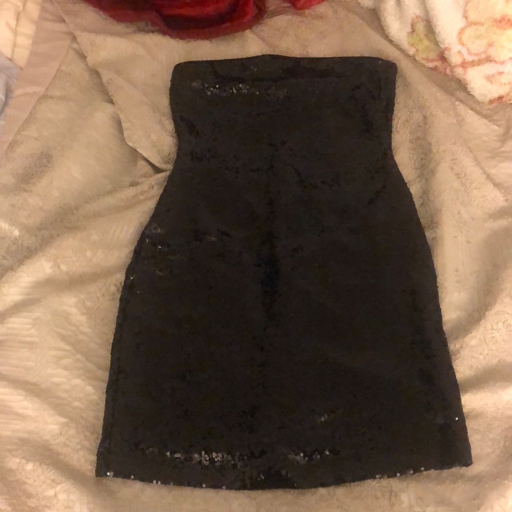 Sleeveless Black sequin dress